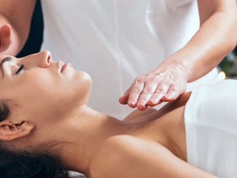 This article explains how Reiki works.